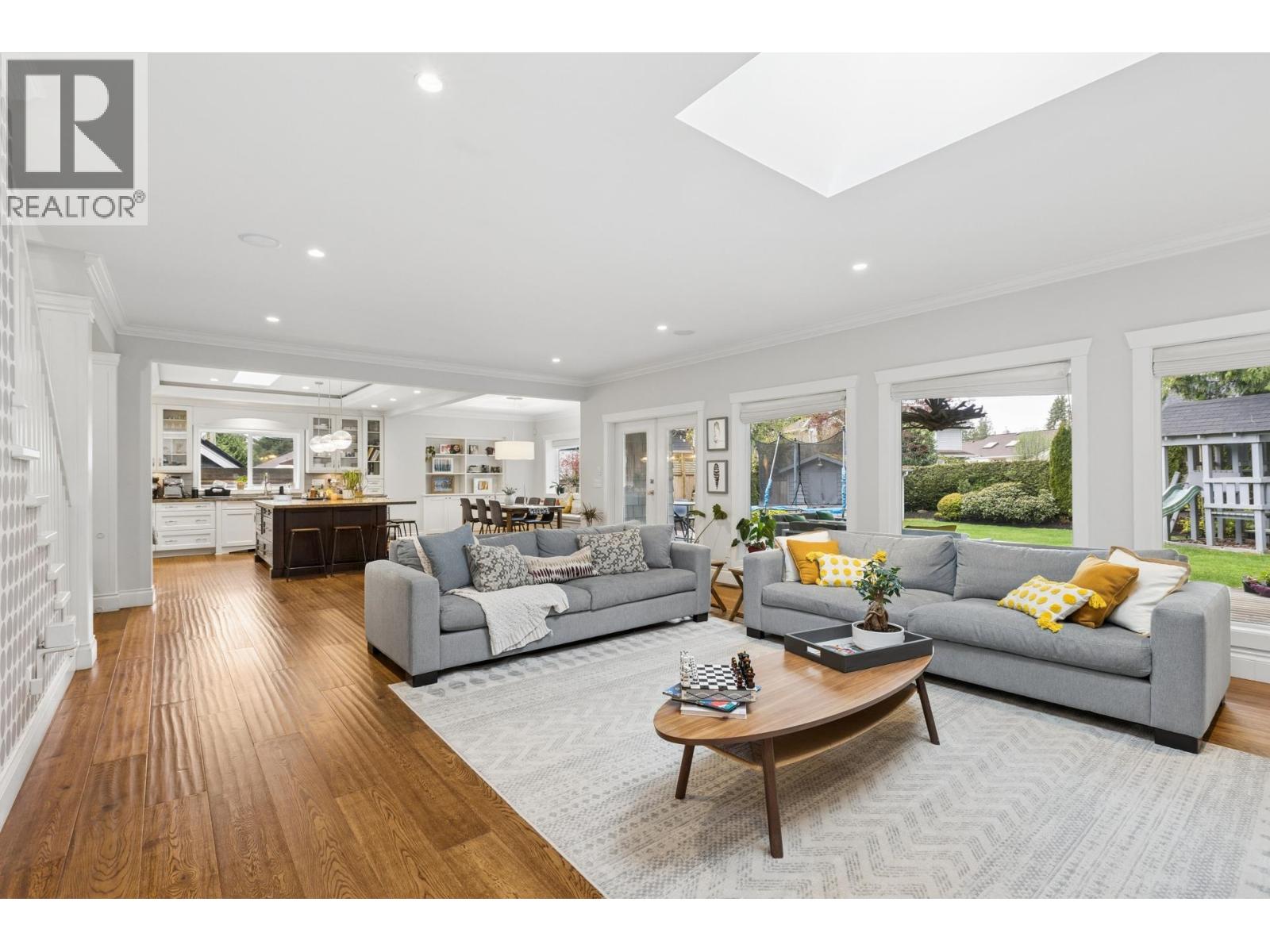 3476 WELLINGTON CRESCENT