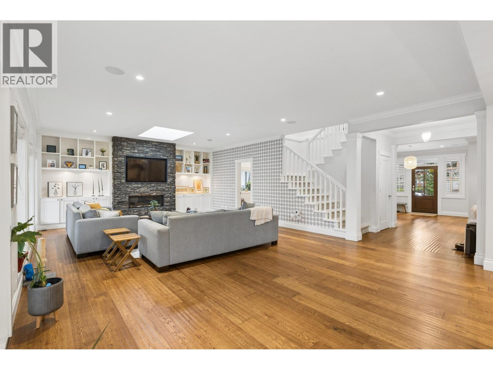 3476 WELLINGTON CRESCENT