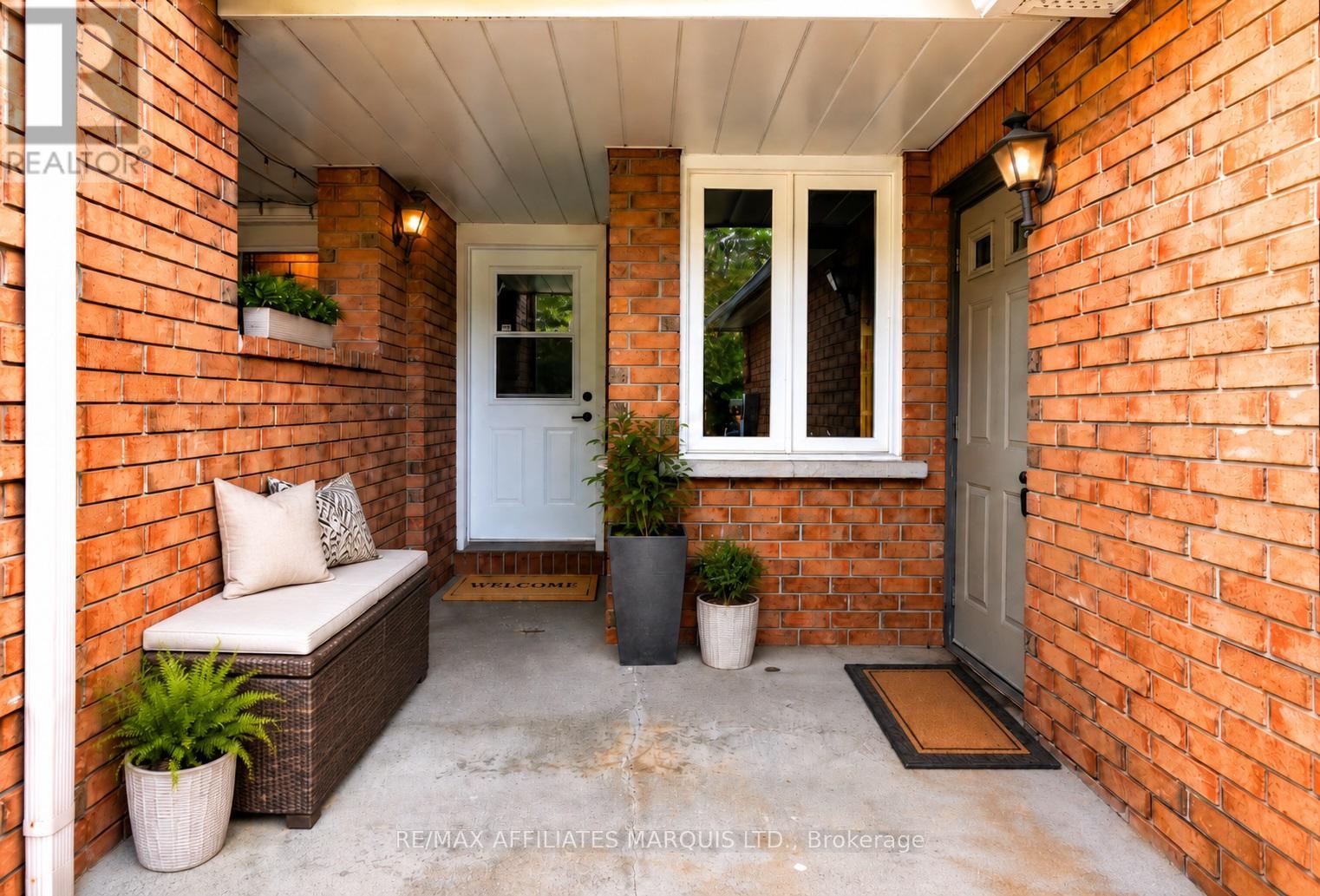 58 ROBARTS CRESCENT