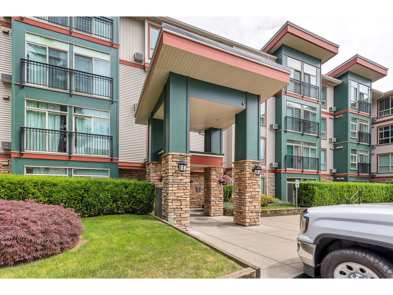207 33485 SOUTH FRASER WAY