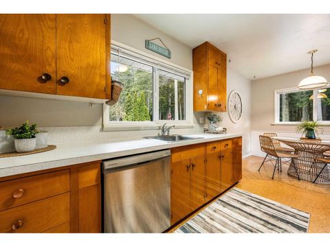 404 BIRCH STREET|Cultus Lake North Cultus Lake BC V2R4Z3