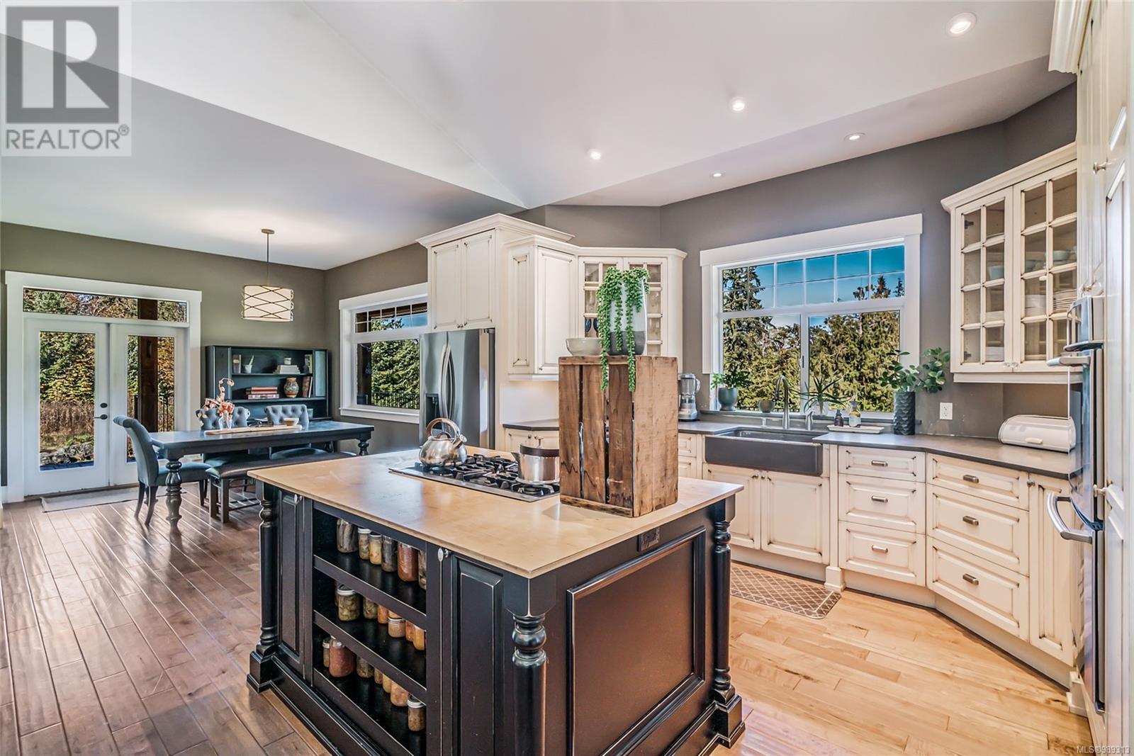 3405 Ponderosa Way