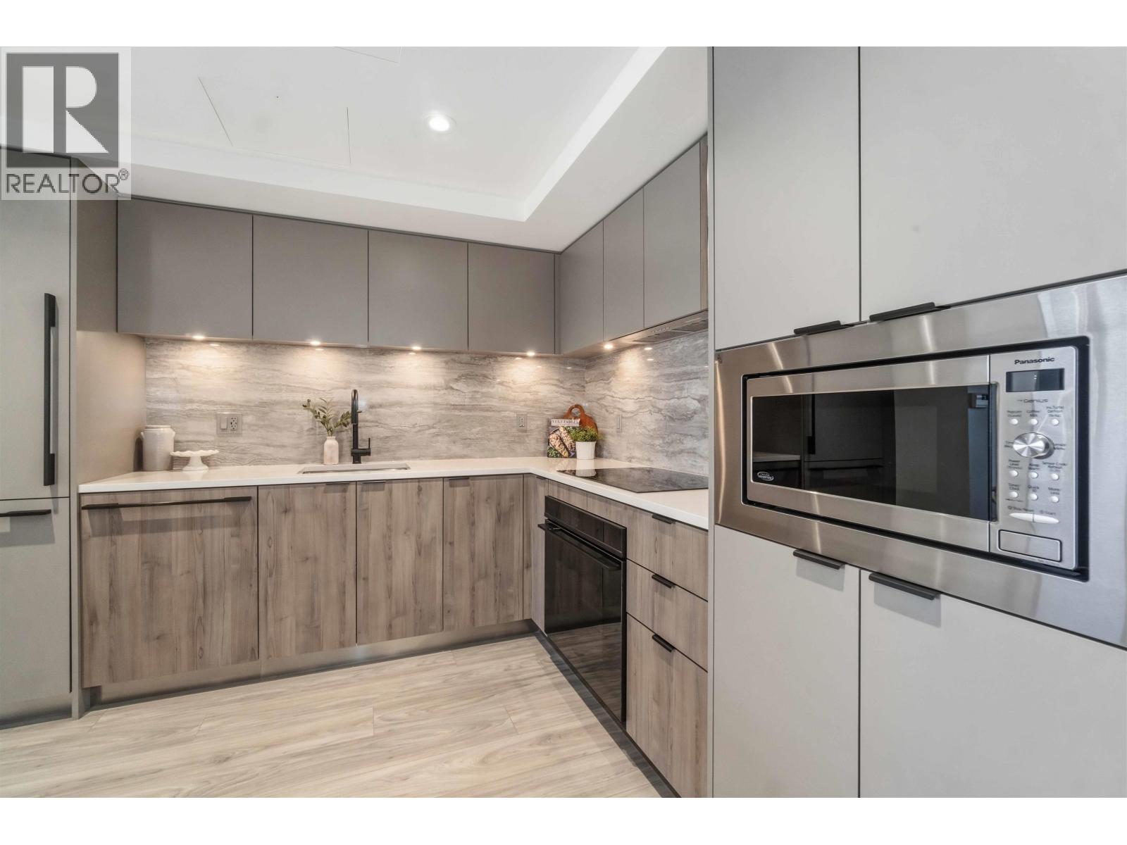 TH 109 755 HARBOURSIDE DRIVE