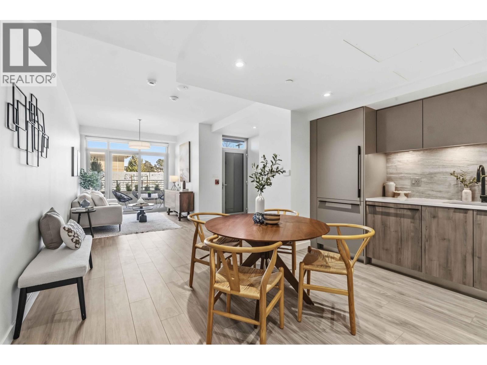 TH 109 755 HARBOURSIDE DRIVE