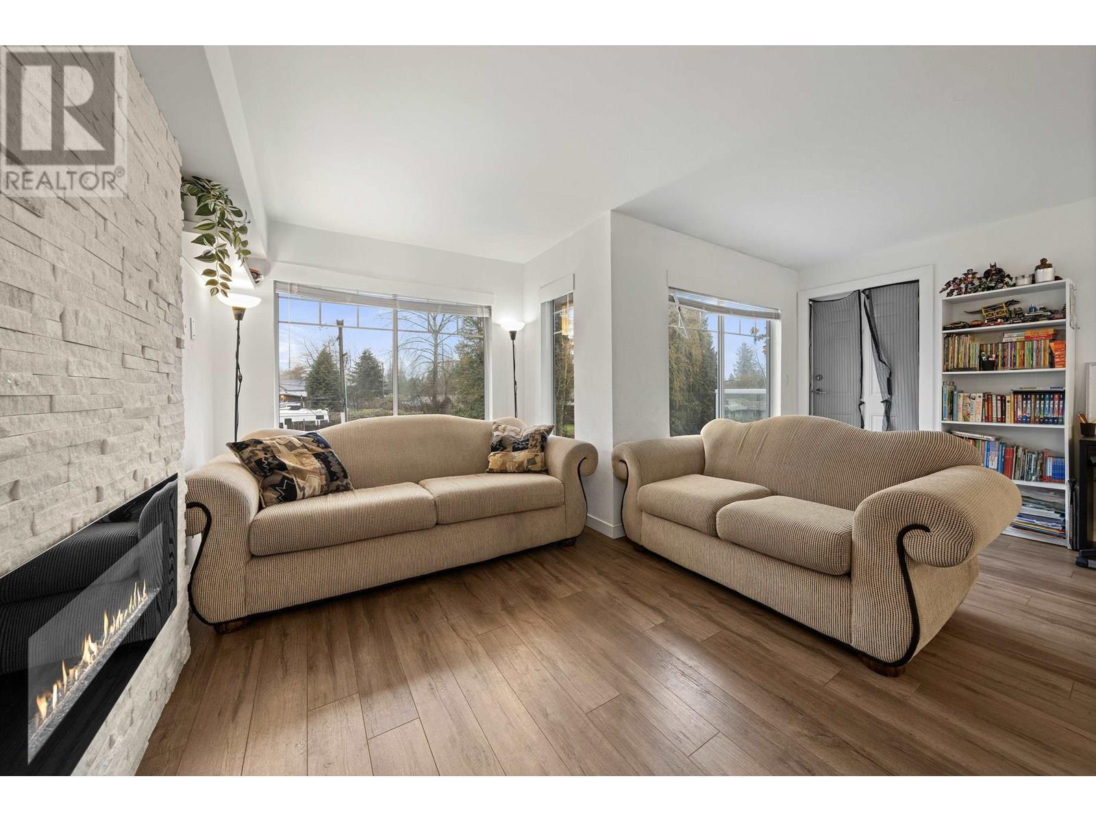 201 11671 FRASER STREET