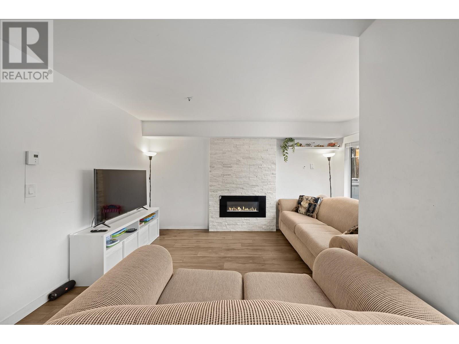 201 11671 FRASER STREET