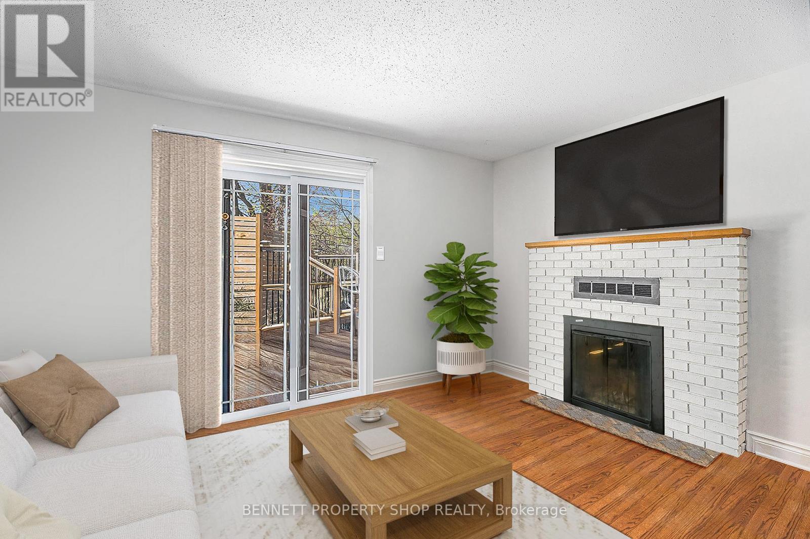 1404 EASTCLIFFE WAY