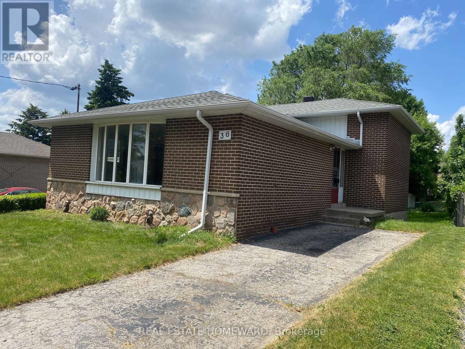 36 MANORGLEN CRESCENT
