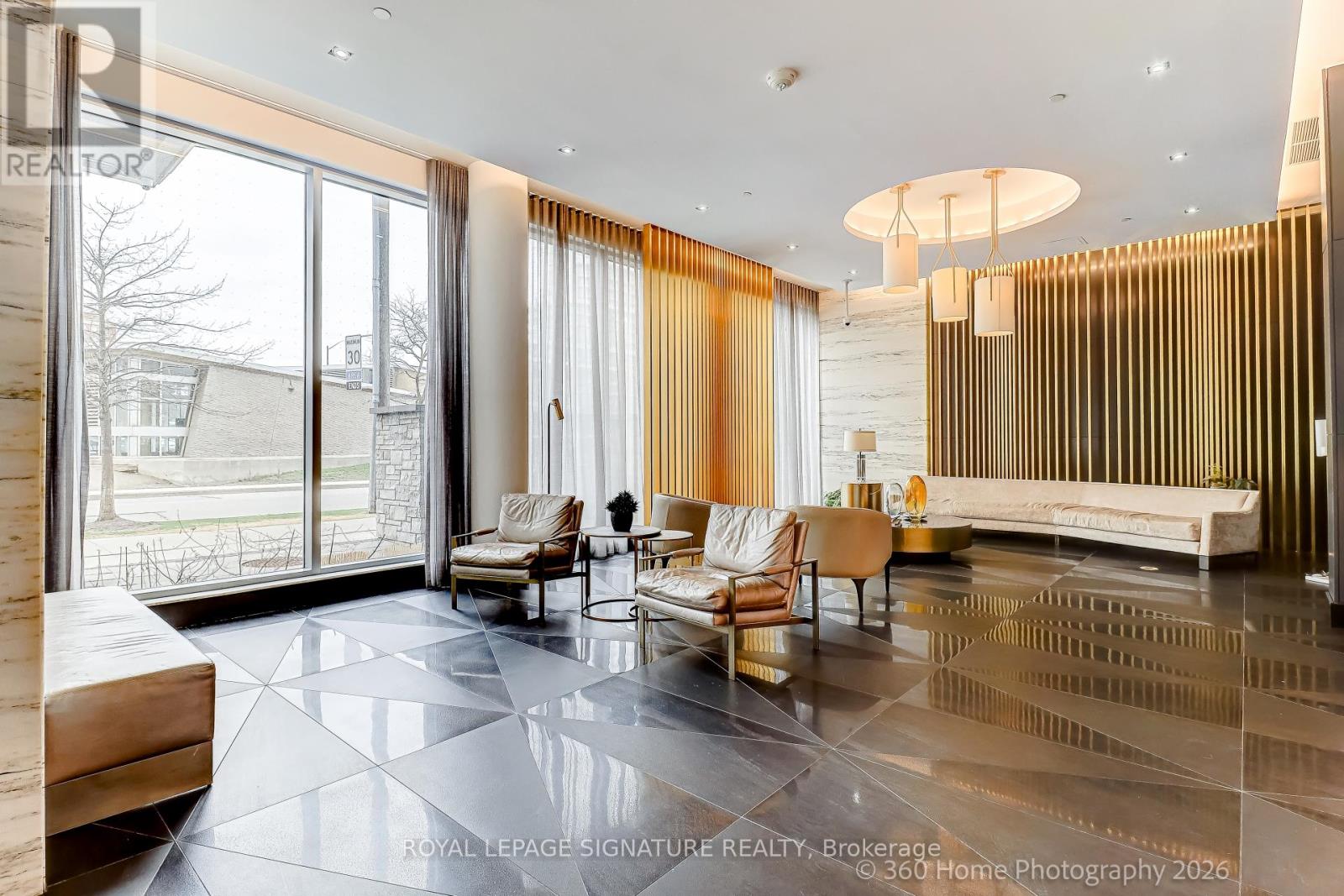 301 - 7 KENASTON GARDENS