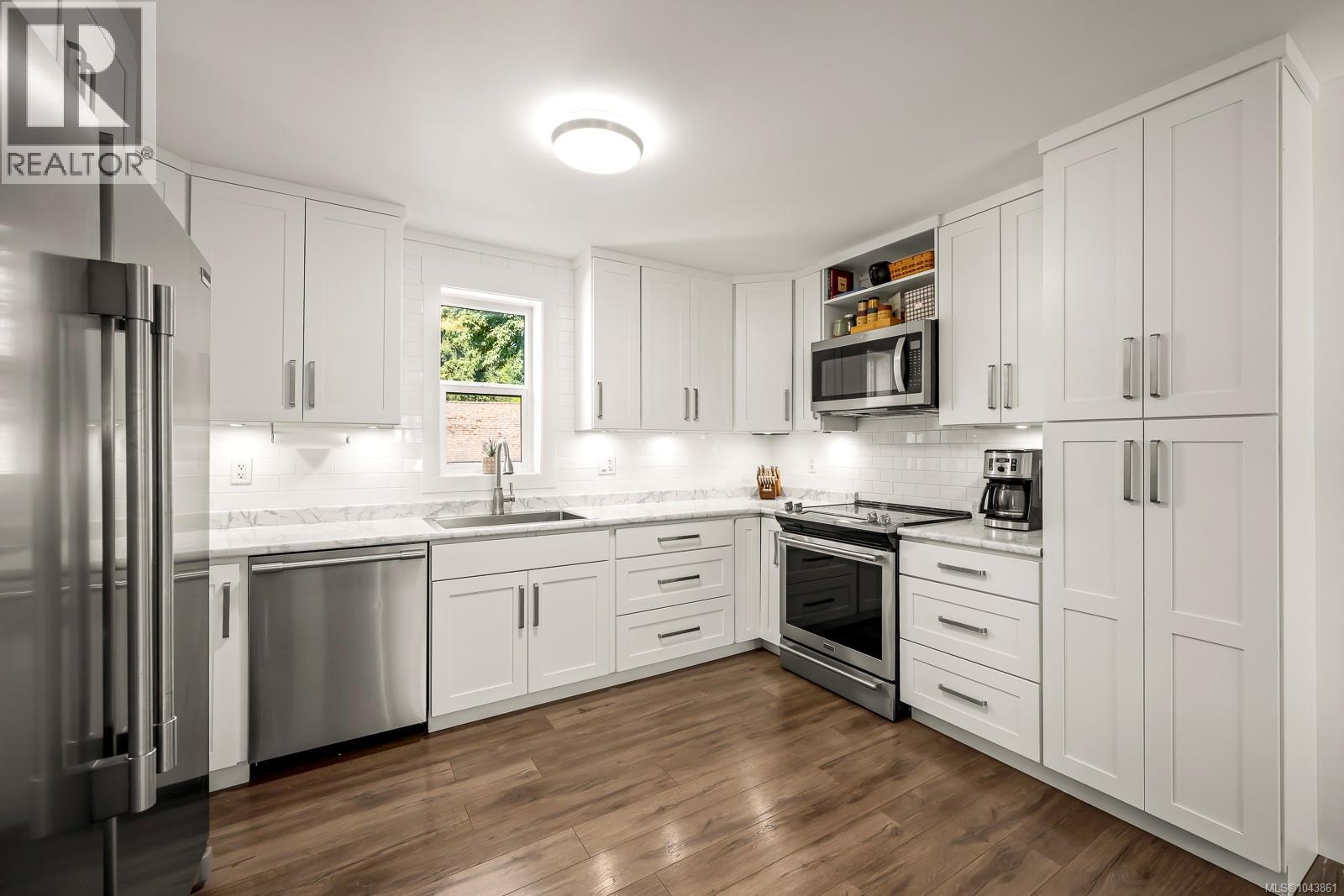 2612 Dunsmuir Ave