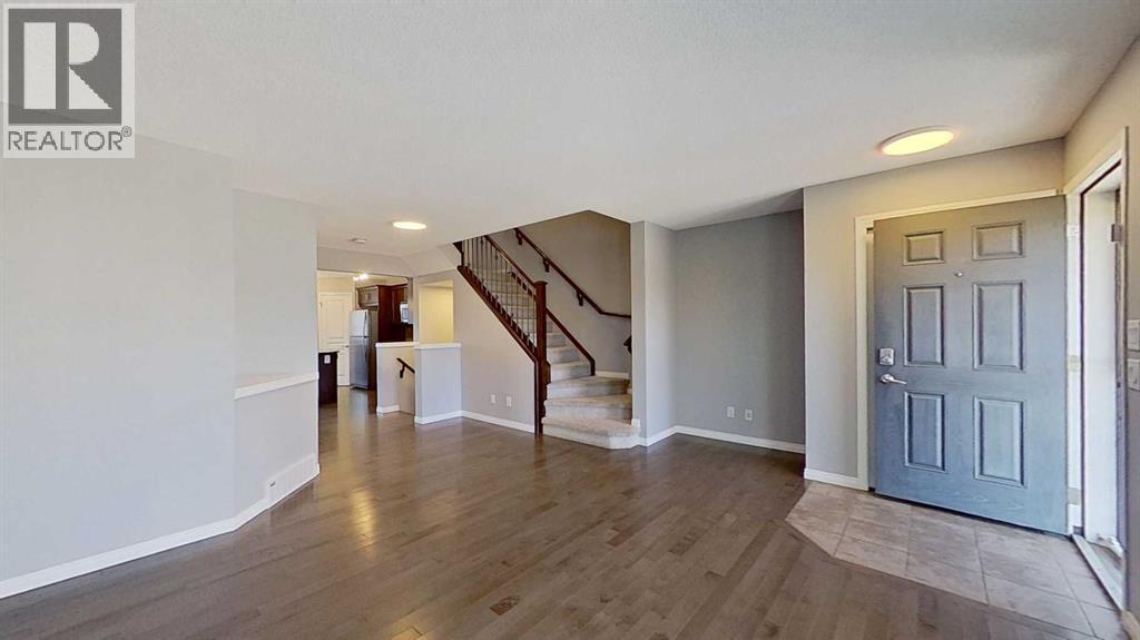 63 Elgin Meadows Park SE