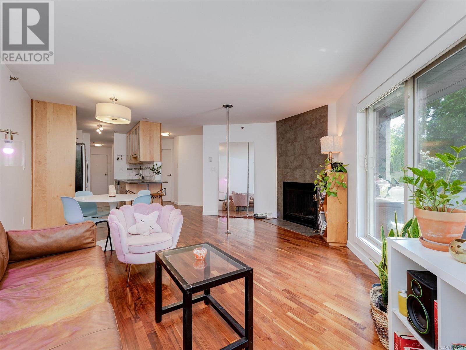 107 1241 Fairfield Rd