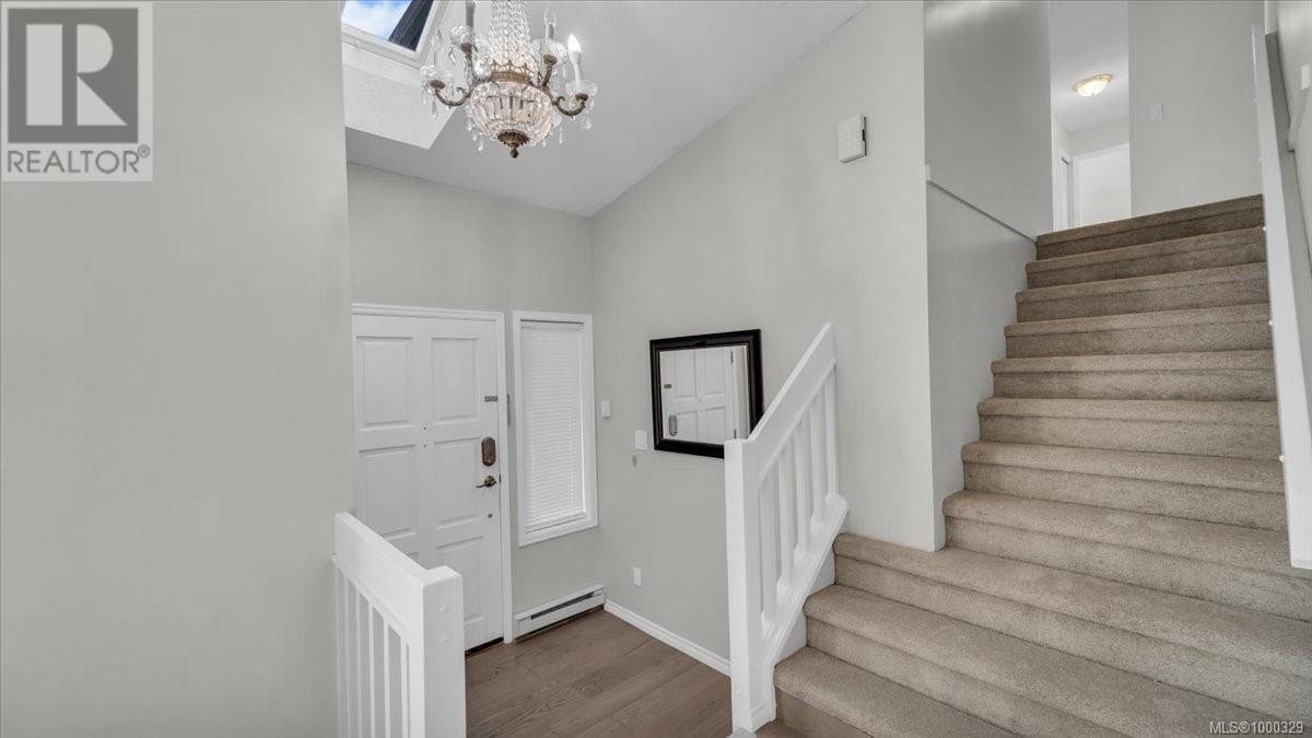2232 Lifton Pl