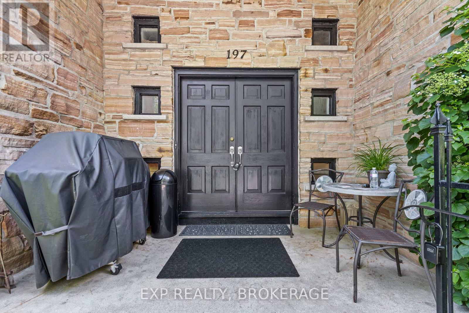 197 FAIRWAY HILL CRESCENT