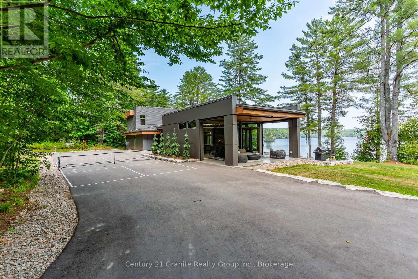 1085 GRACE ROAD