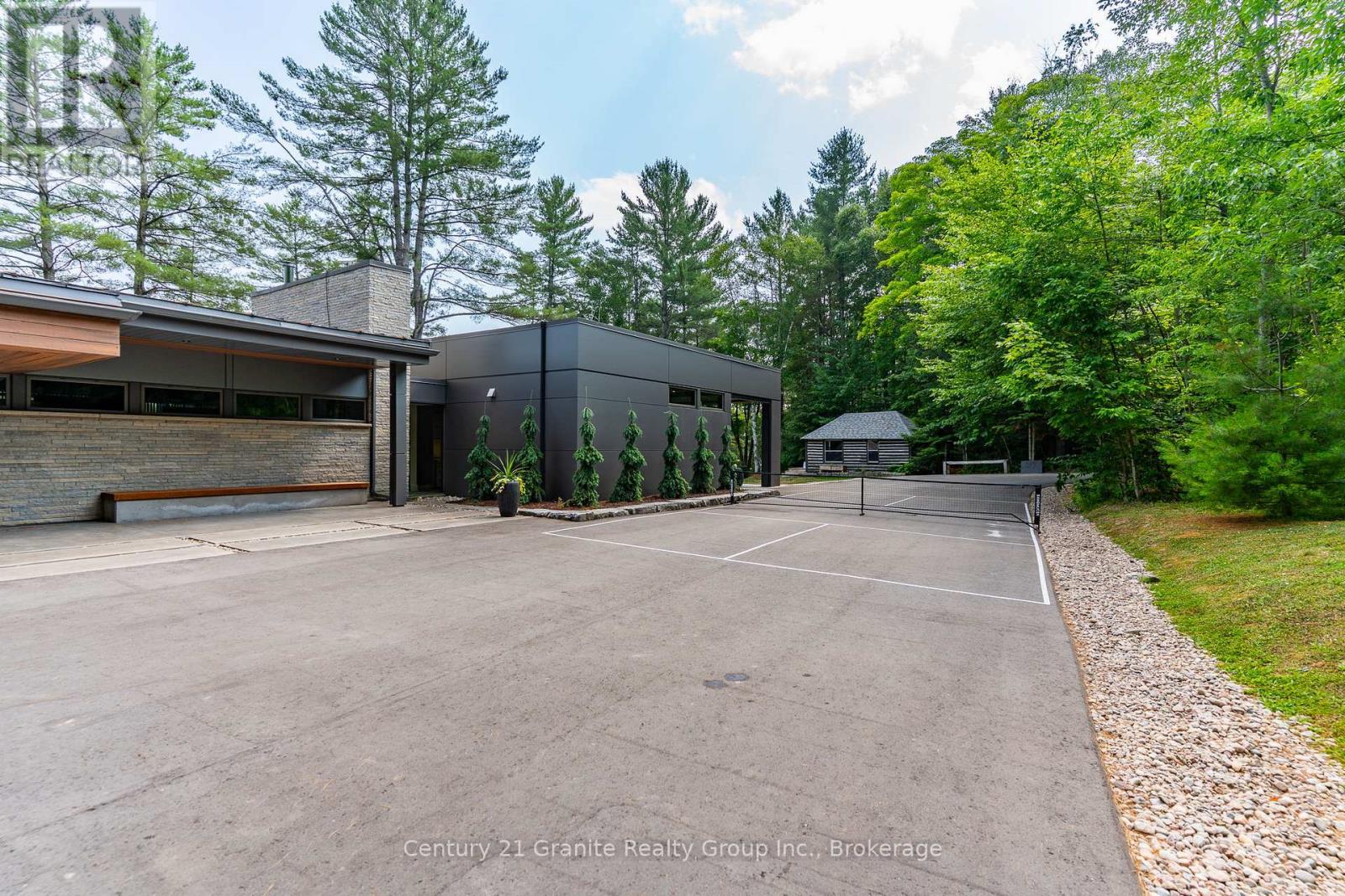 1085 GRACE ROAD