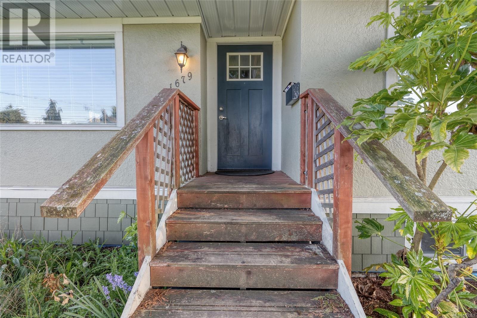 1679 Cedar Ave