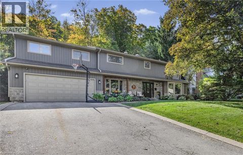 94 DORCHESTER Drive Grimsby ON L3M1A8