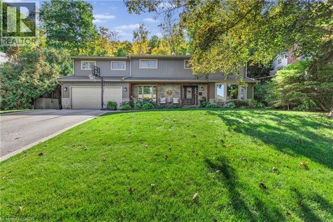 94 DORCHESTER Drive Grimsby ON L3M1A8