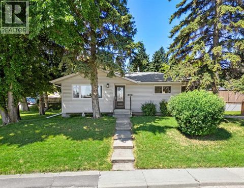 321 Haddon Road SW Calgary AB T2V2Z4