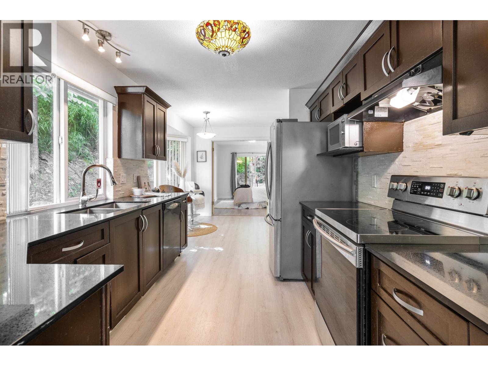 869 SEYMOUR BOULEVARD