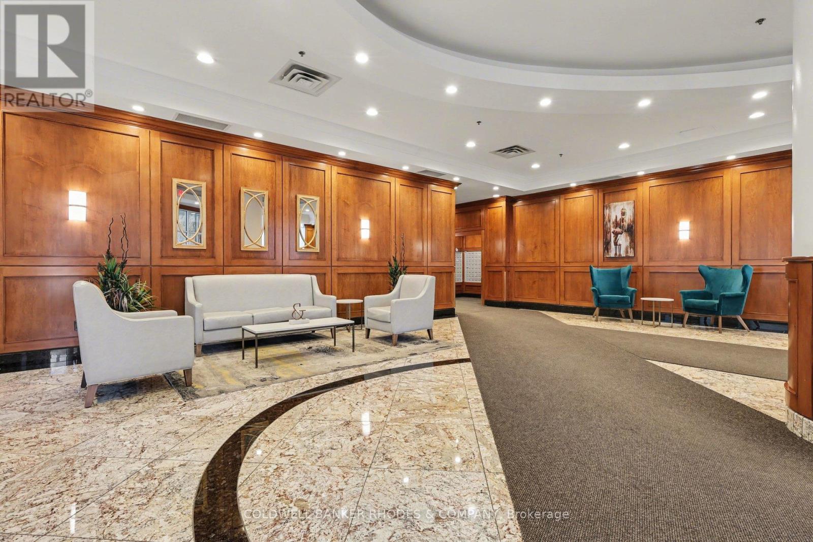 1809 - 242 RIDEAU STREET