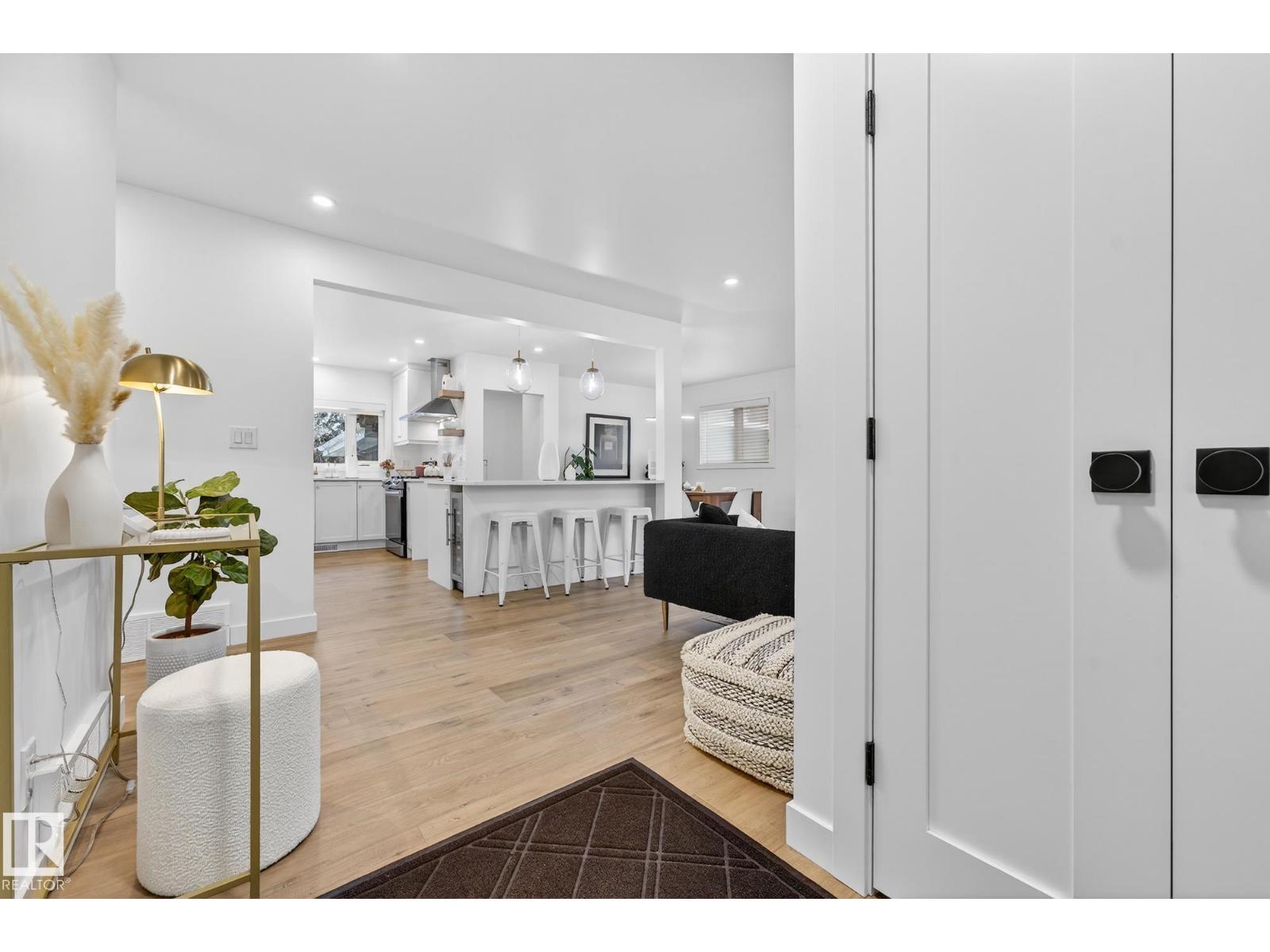 8604 142 ST NW