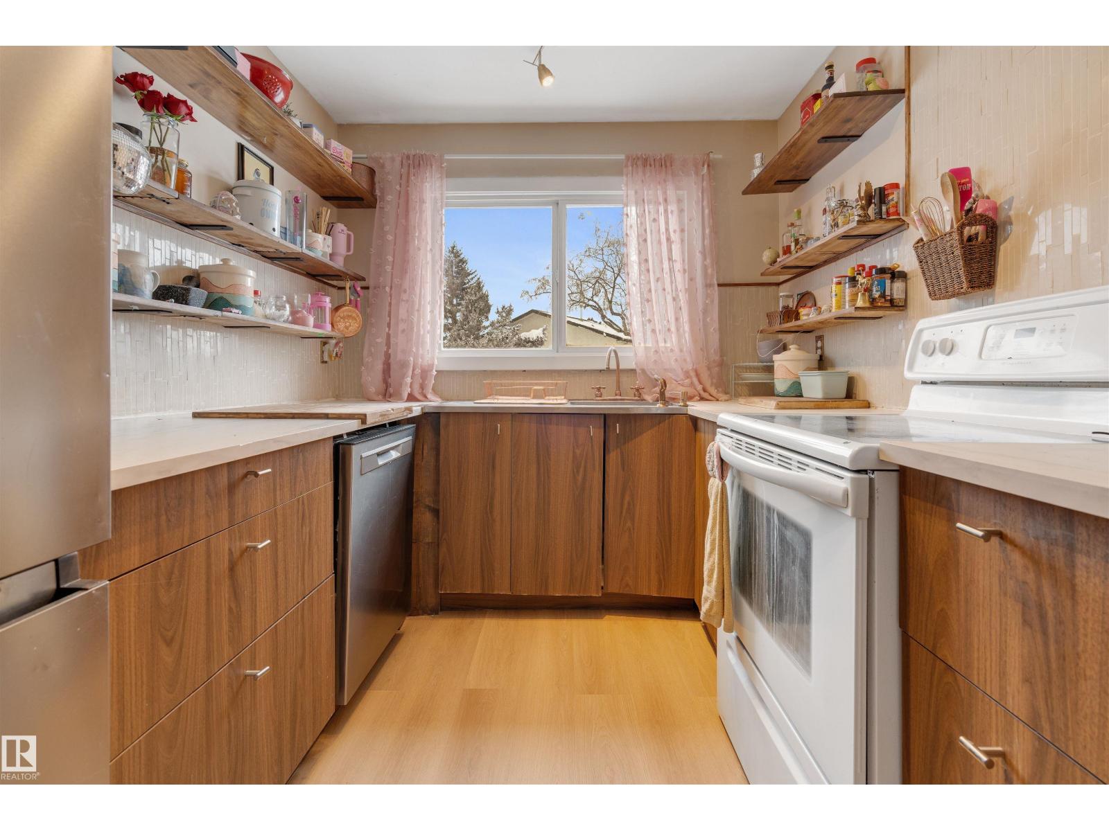 #101 16725 106 ST NW