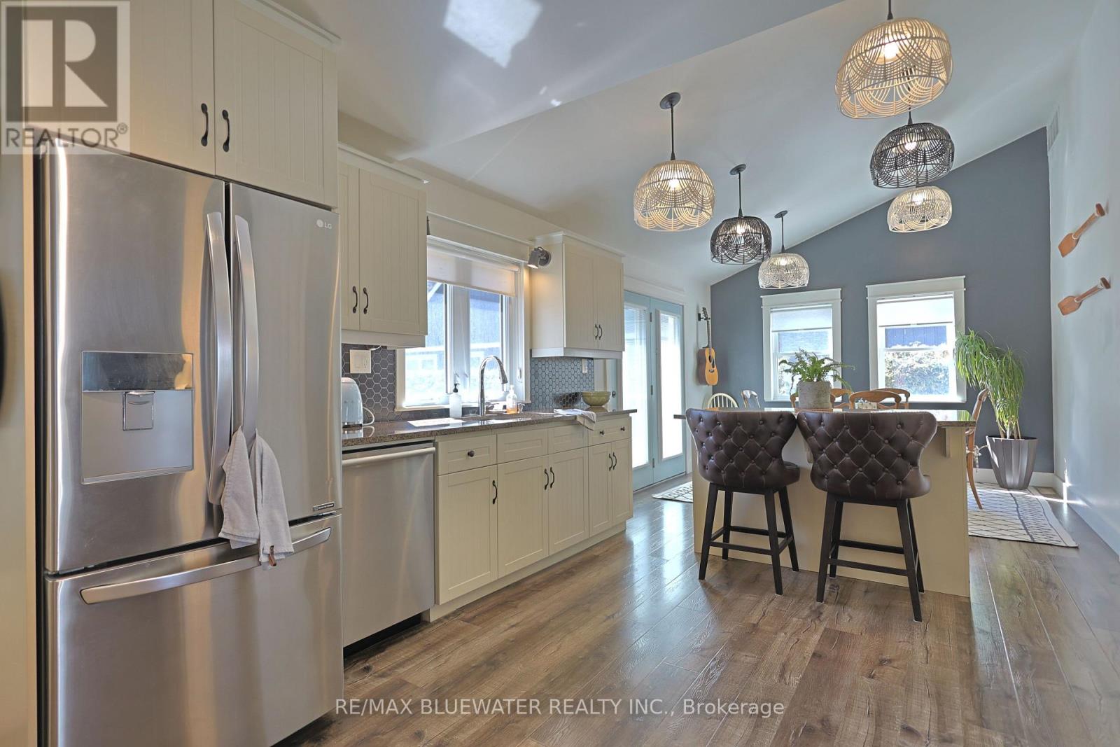 5333 BROADVIEW AVENUE