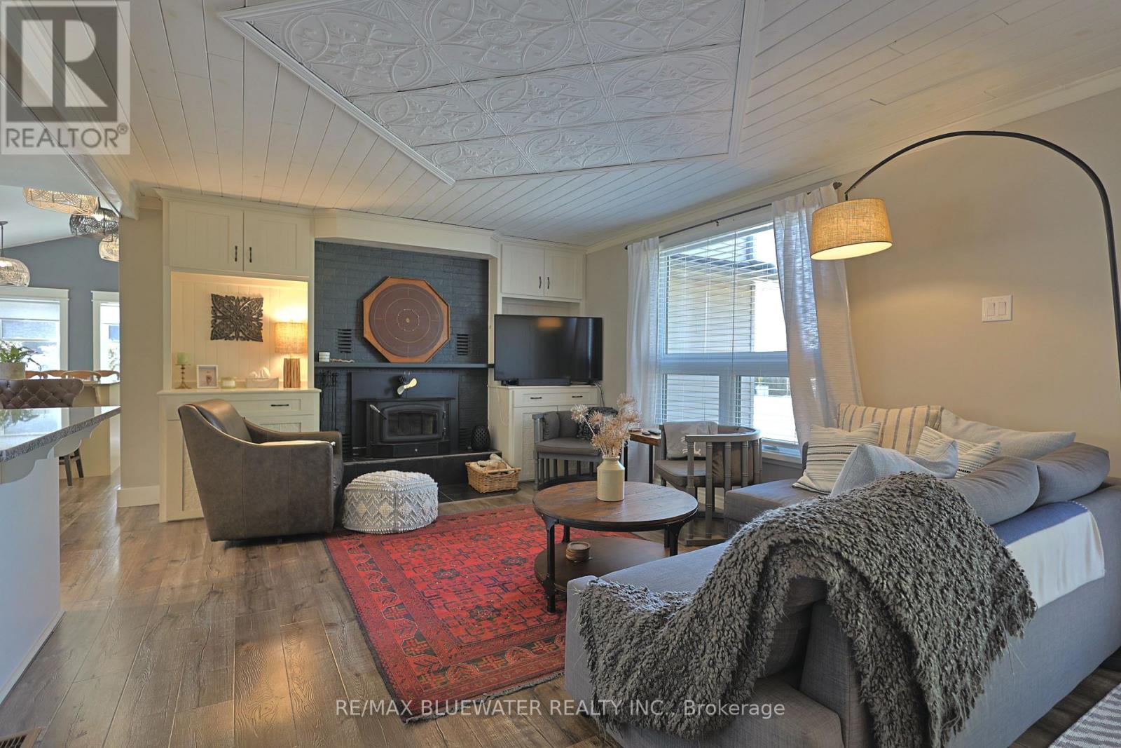 5333 BROADVIEW AVENUE