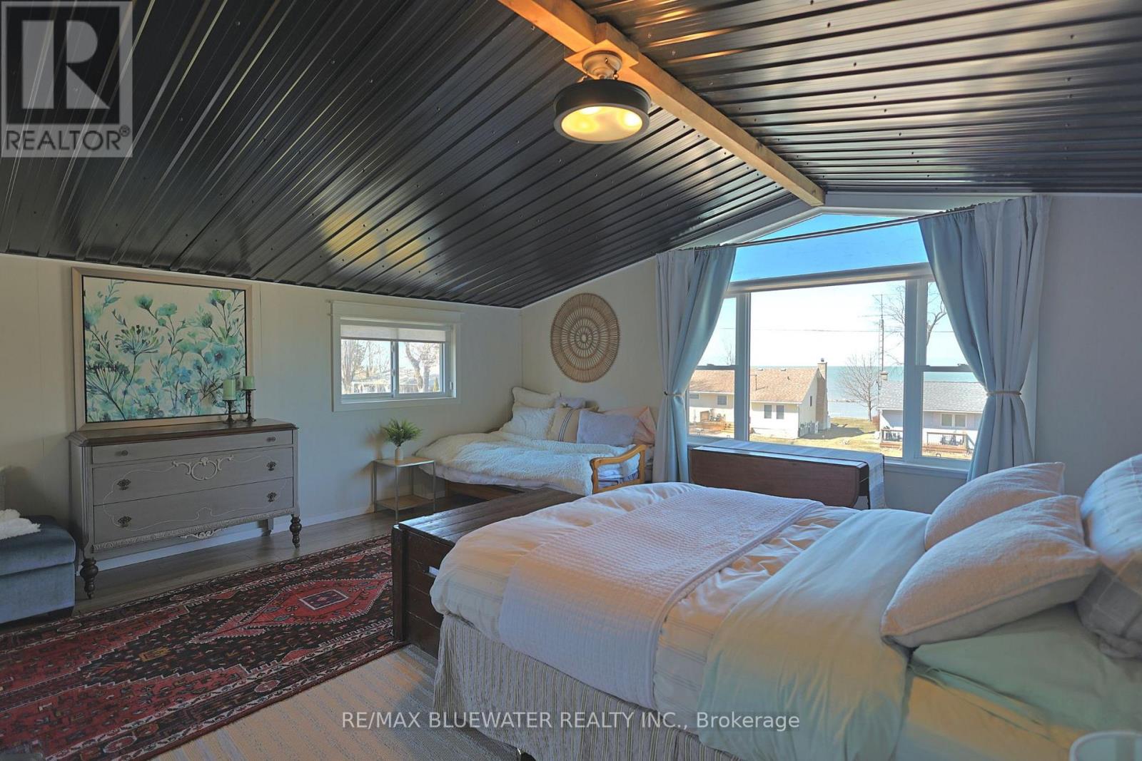 5333 BROADVIEW AVENUE