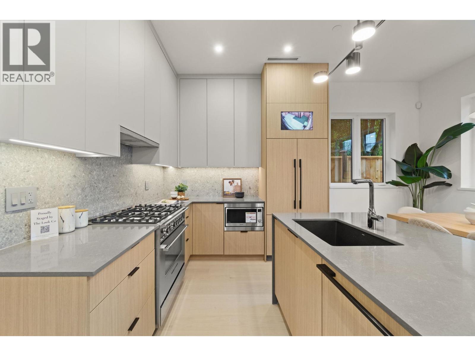 2 1945 E 13TH AVENUE