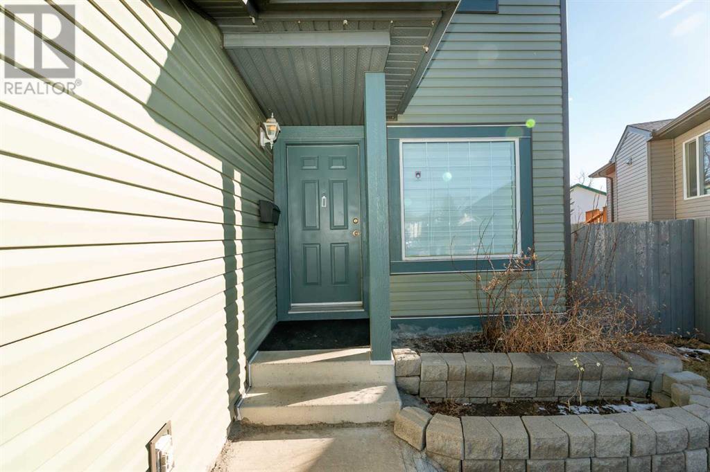 207 Appleglen Park SE