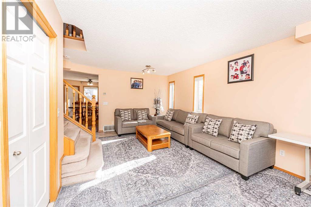 207 Appleglen Park SE