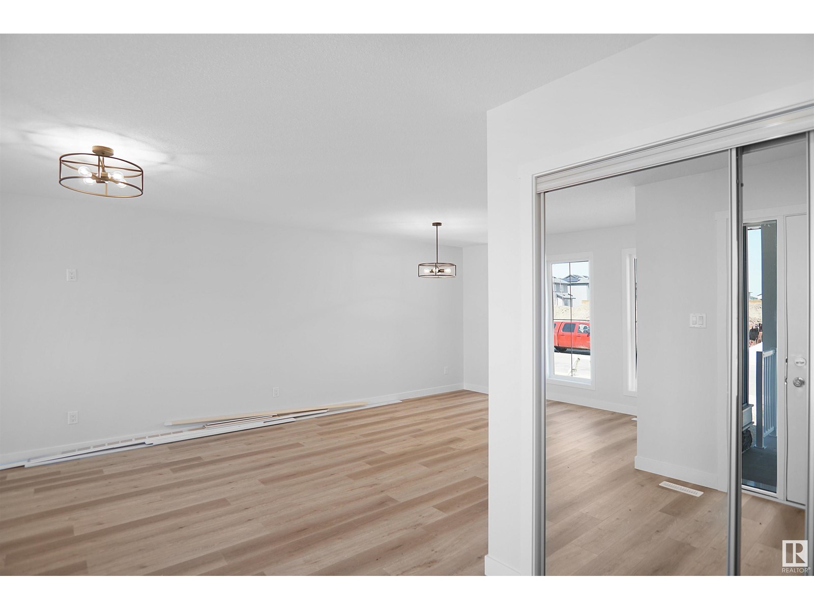 624 174 AV NE