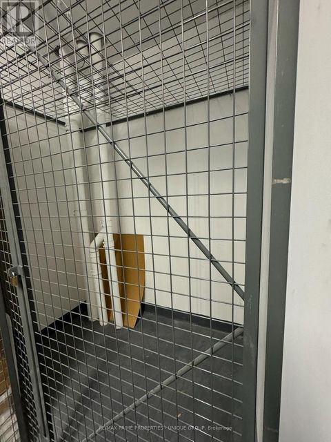 LOCKER - 388 YONGE STREET Toronto (Bay Street Corridor) ON M5B0A5
