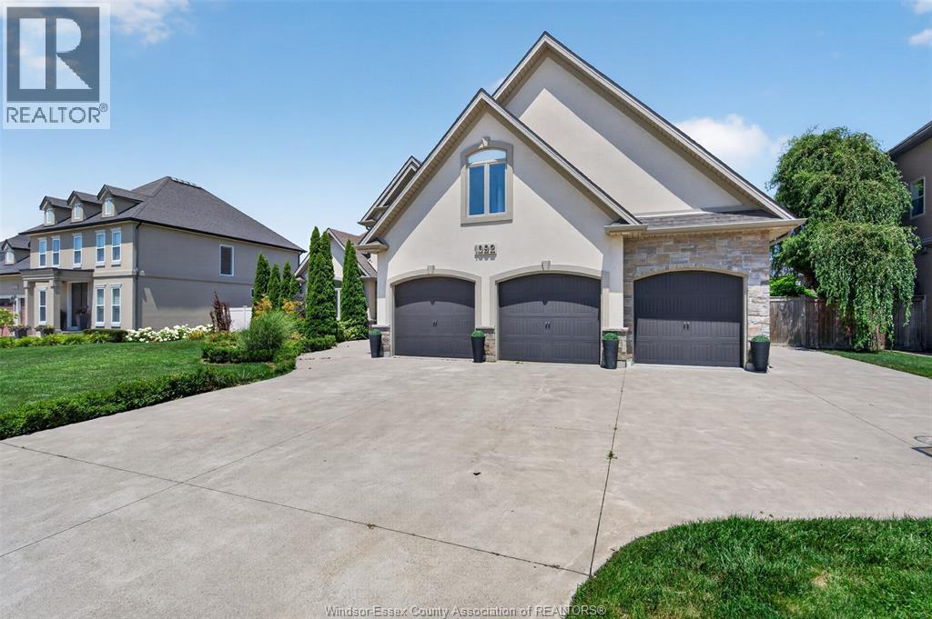 1092 REGENCY CRESCENT