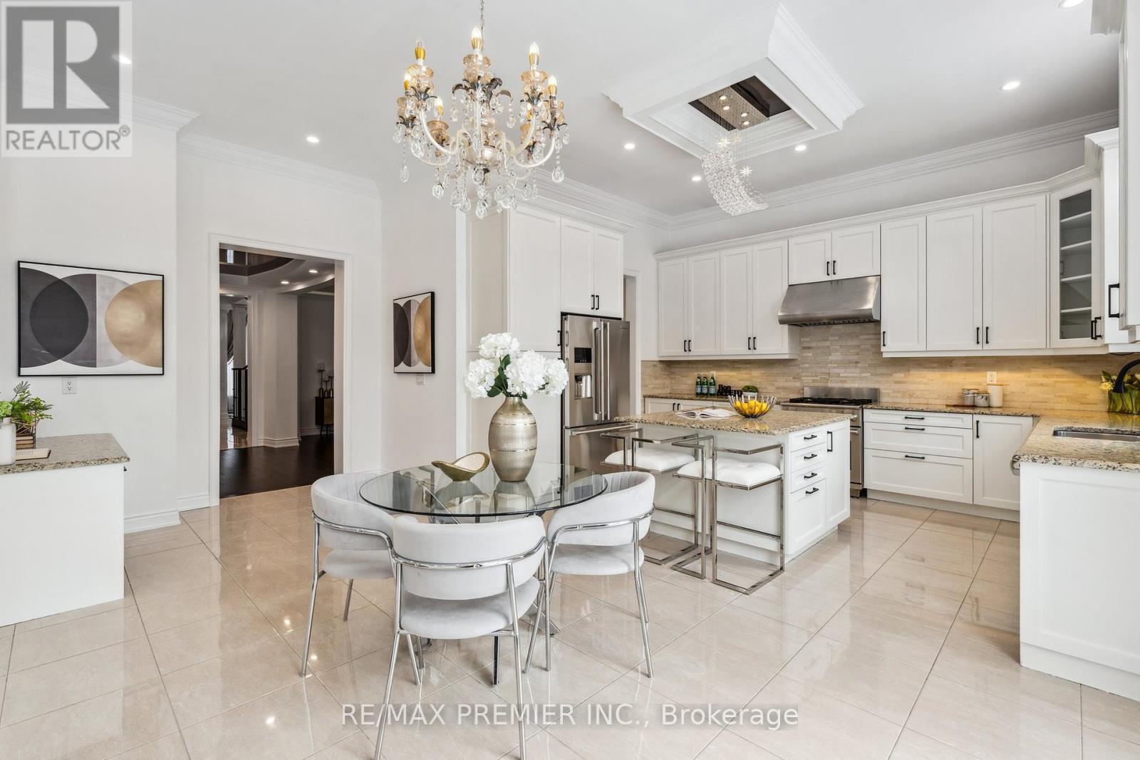 76 HEINTZMAN CRESCENT