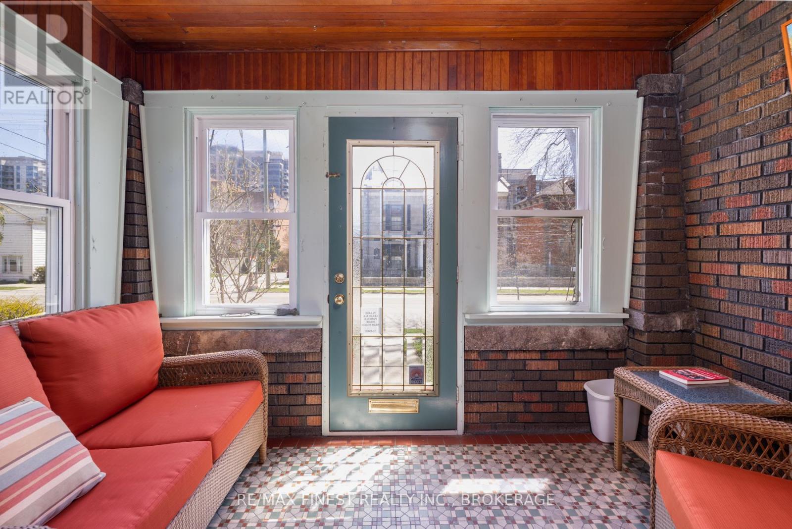 180 KING STREET E