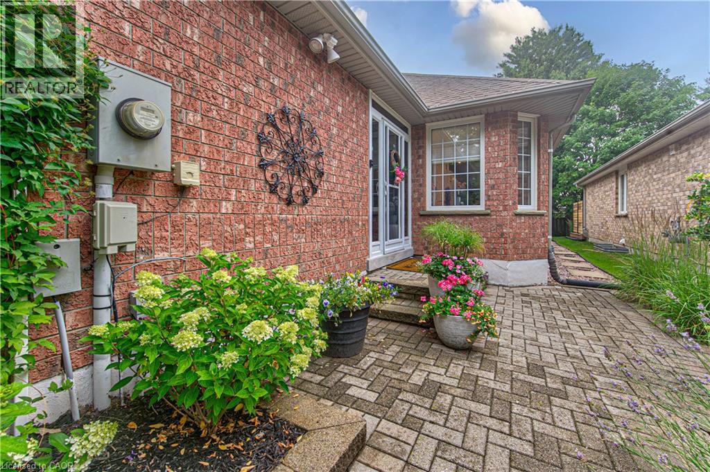 418 SANDBANKS Crescent