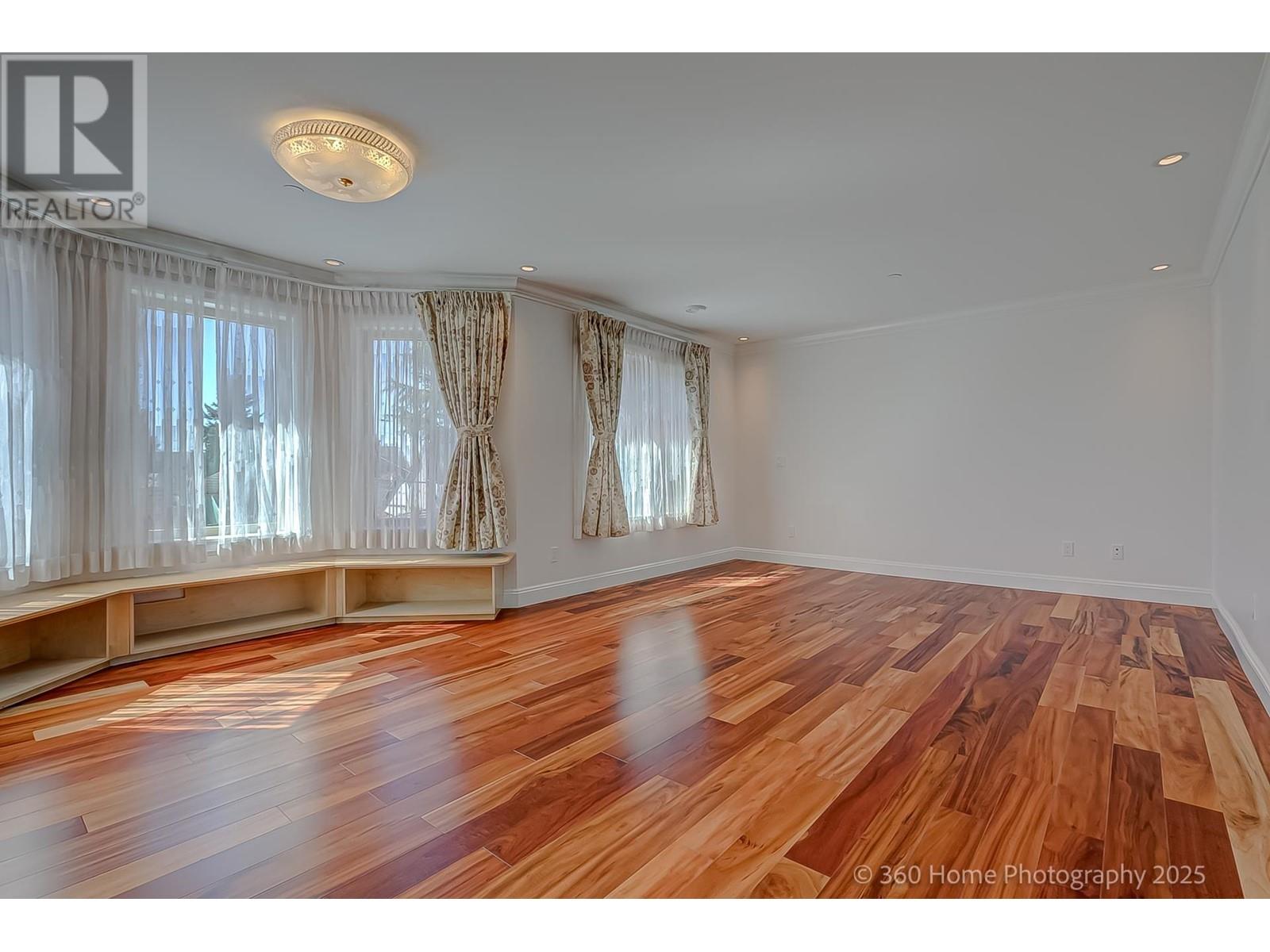 28 W 47TH AVENUE