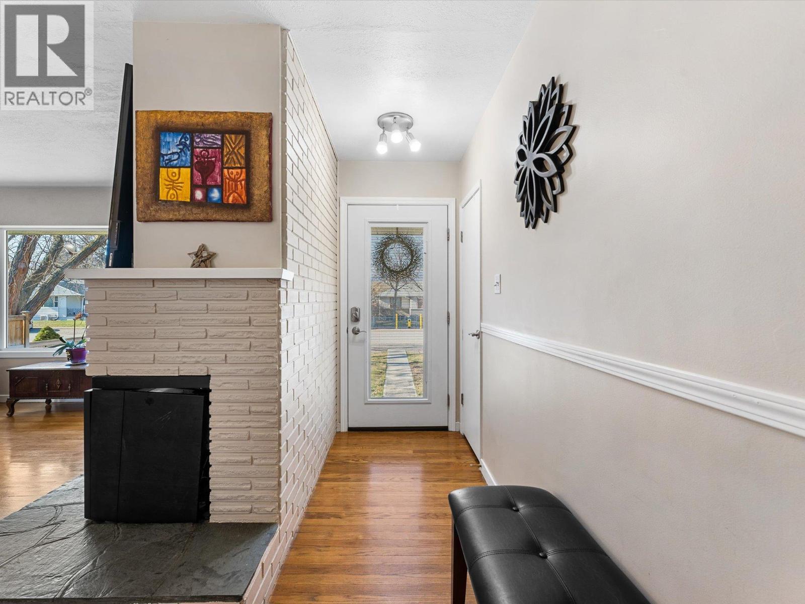 1945/1947 Bowes Street