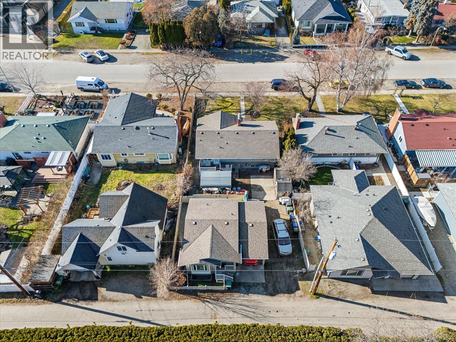 1945/1947 Bowes Street
