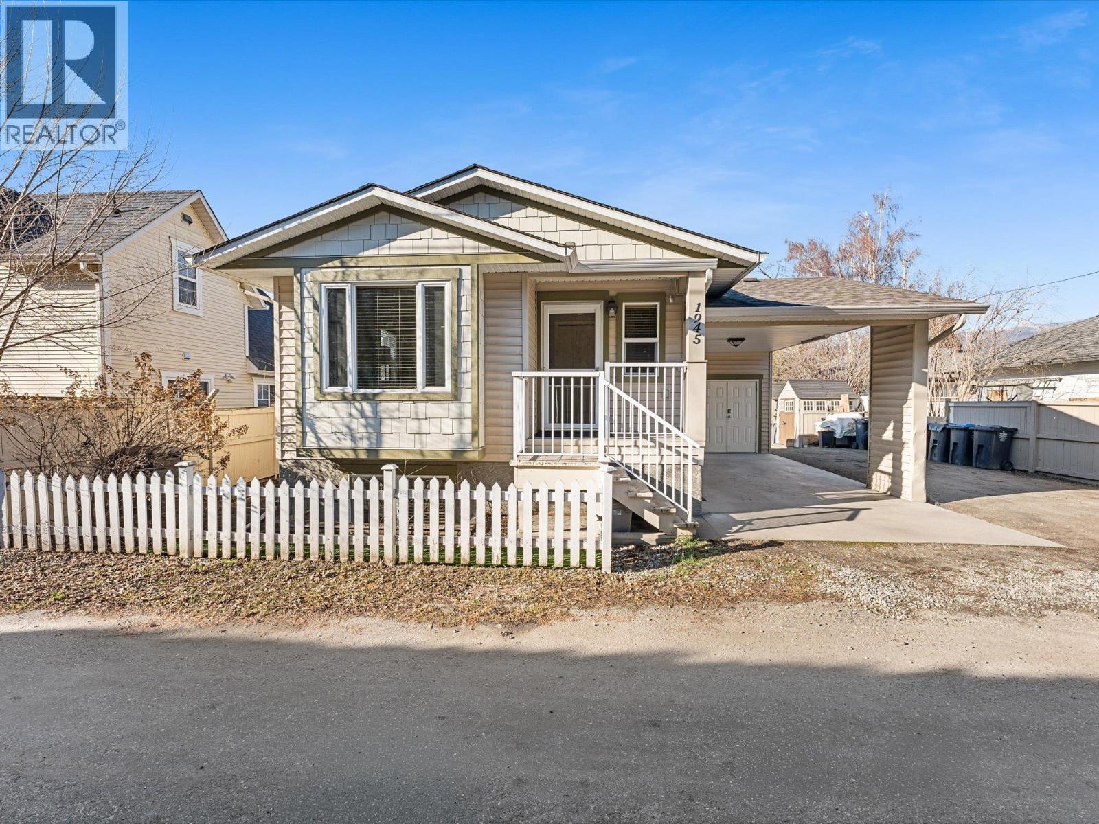 1945/1947 Bowes Street