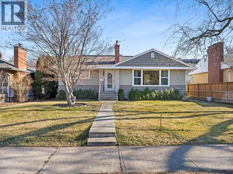 1945/1947 Bowes Street Kelowna BC V1Y3C2