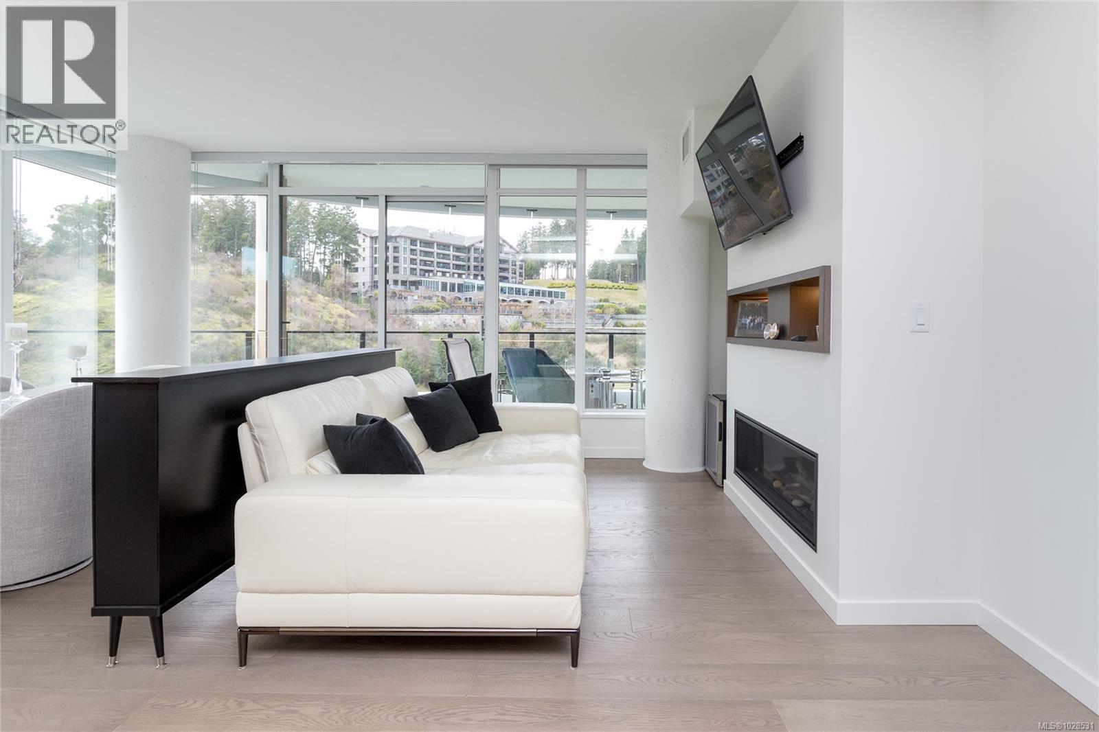 915 2000 Hannington Rd