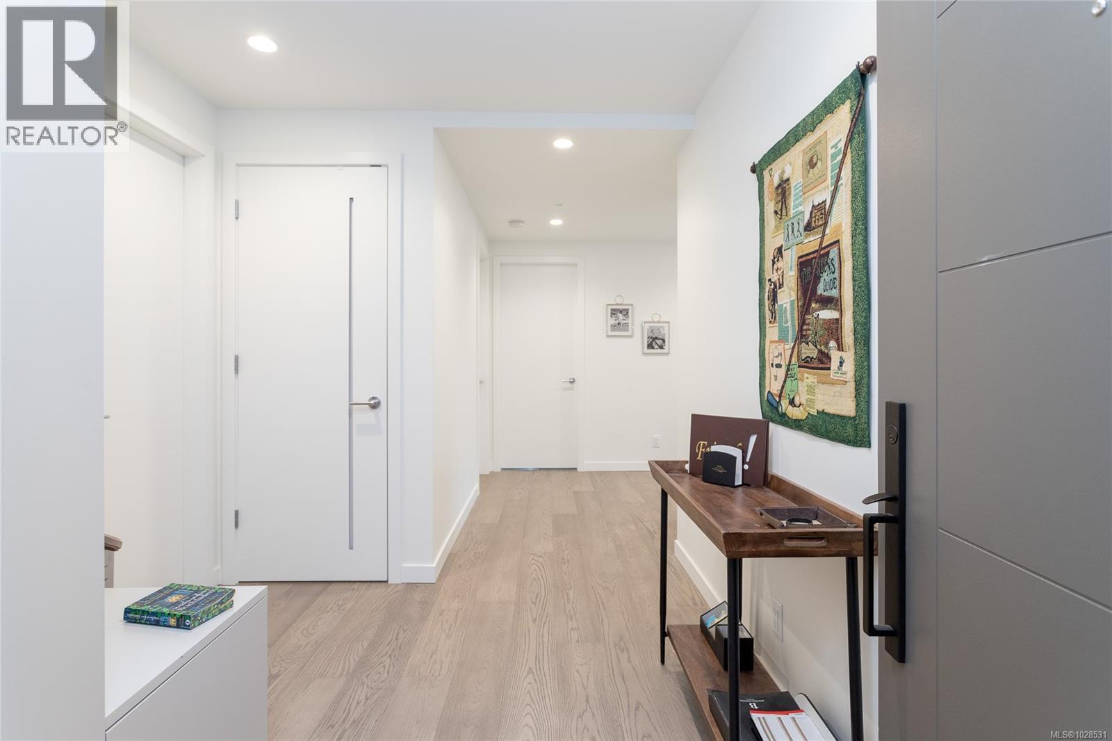 915 2000 Hannington Rd