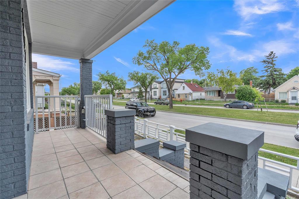 1097 Burrows Avenue