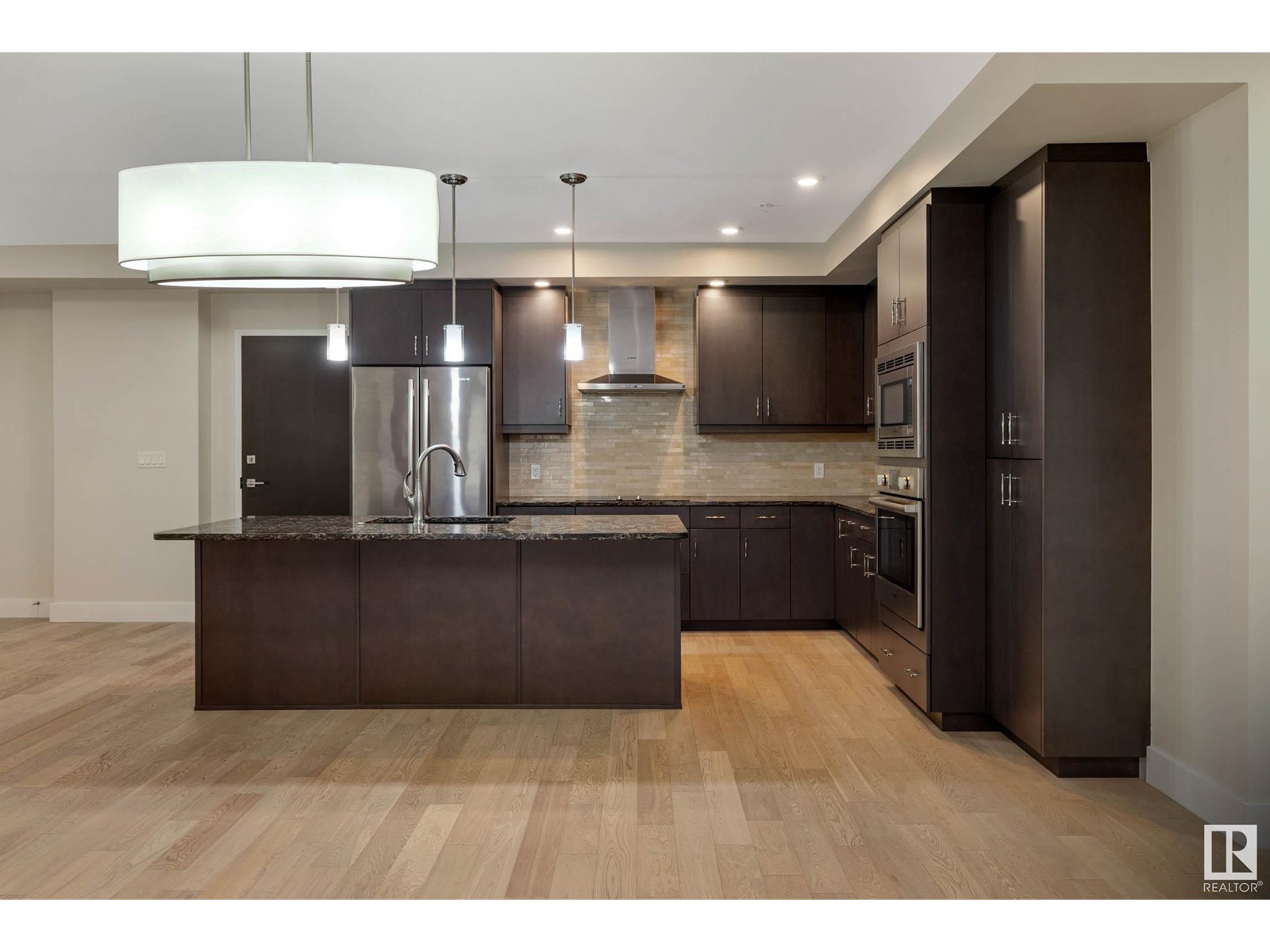 #207 200 BELLEROSE DR