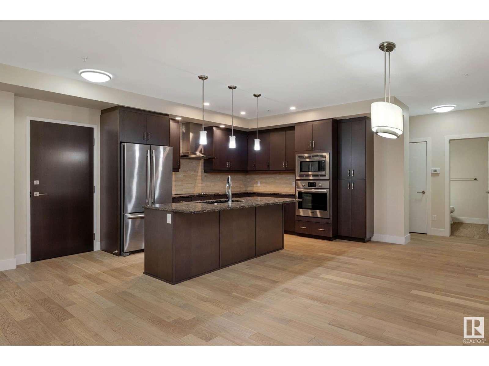 #207 200 BELLEROSE DR